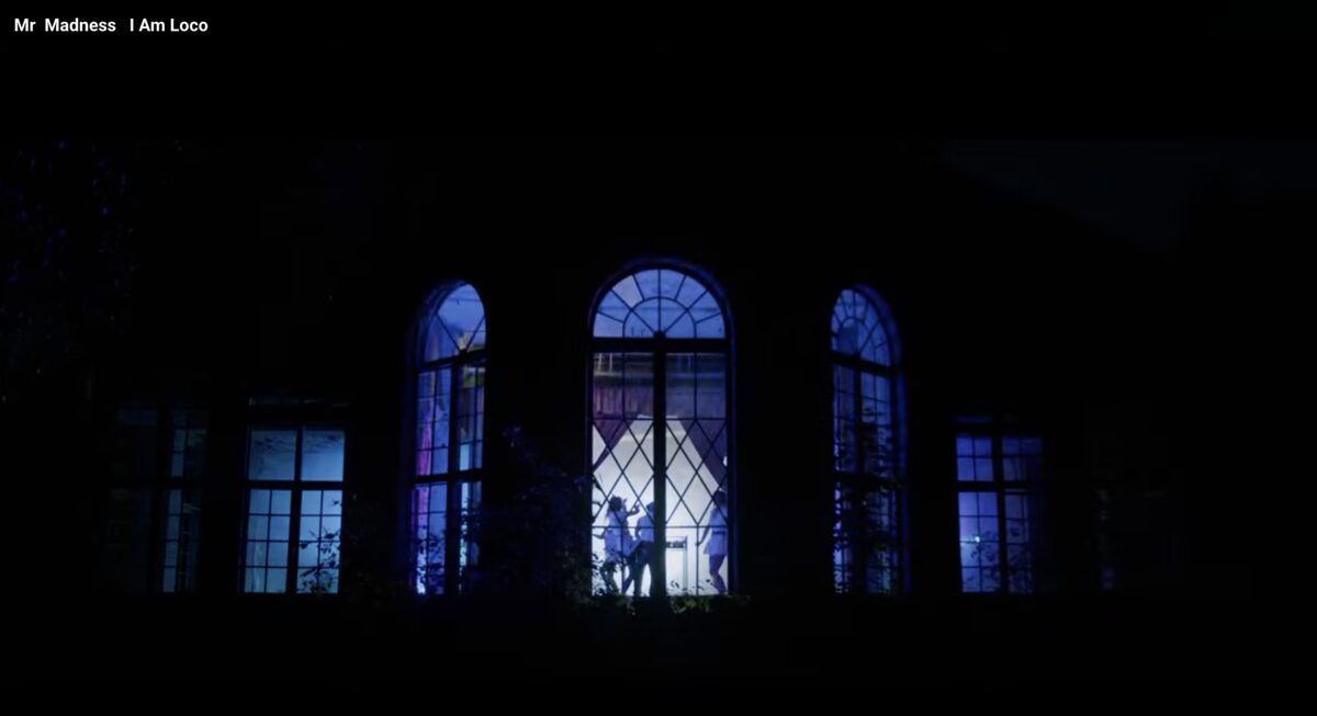 Beeld uit de muziekvideo I Am Loco van Mr Madness